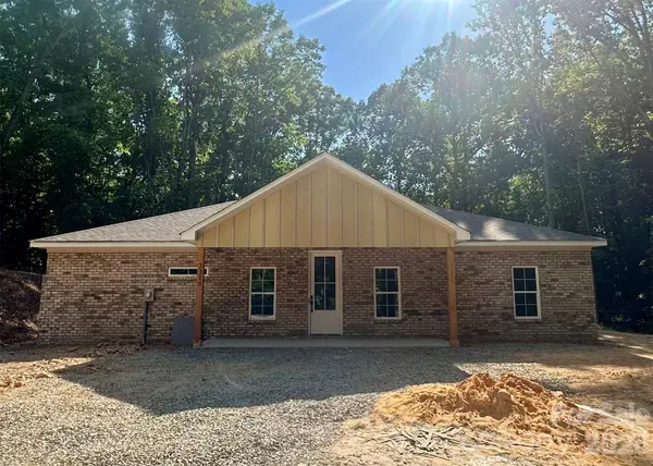 2319 Tanglewood DR, Albemarle, NC 28001