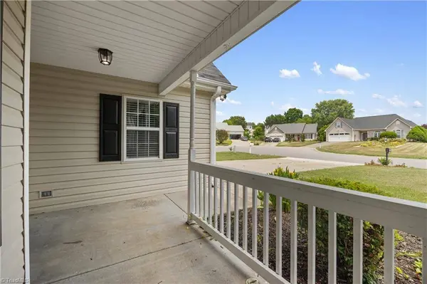 1742 Spring Path TRL, Clemmons, NC 27012