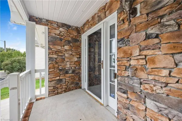 4153 Salem Springs CT, Winston-salem, NC 27107