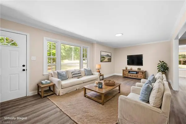 822 Birch LN, Kernersville, NC 27284