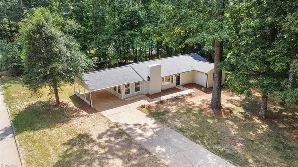 822 Birch LN, Kernersville, NC 27284