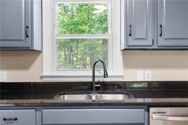 822 Birch LN, Kernersville, NC 27284