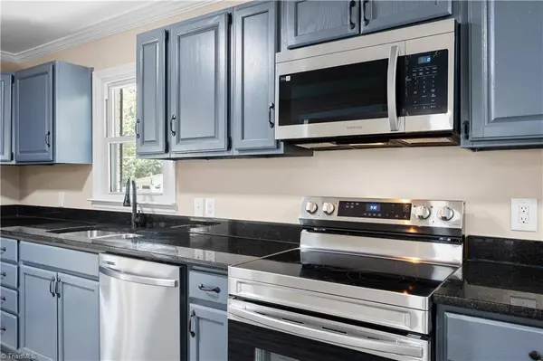 822 Birch LN, Kernersville, NC 27284