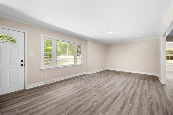 822 Birch LN, Kernersville, NC 27284