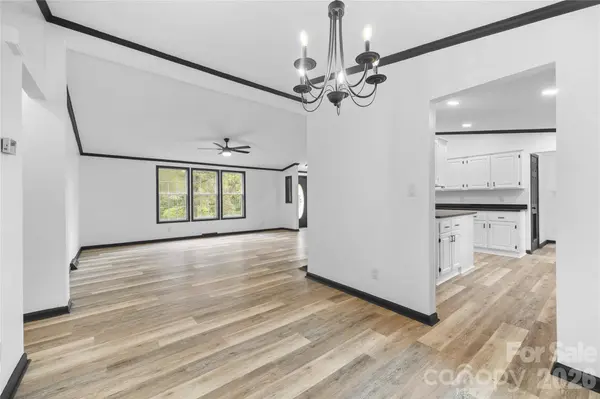 1030 Blue Dan LN, Yadkinville, NC 27055