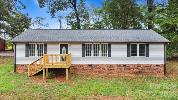 1030 Blue Dan LN, Yadkinville, NC 27055