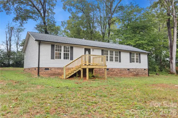 1030 Blue Dan LN, Yadkinville, NC 27055