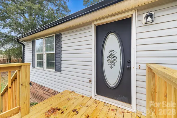 1030 Blue Dan LN, Yadkinville, NC 27055