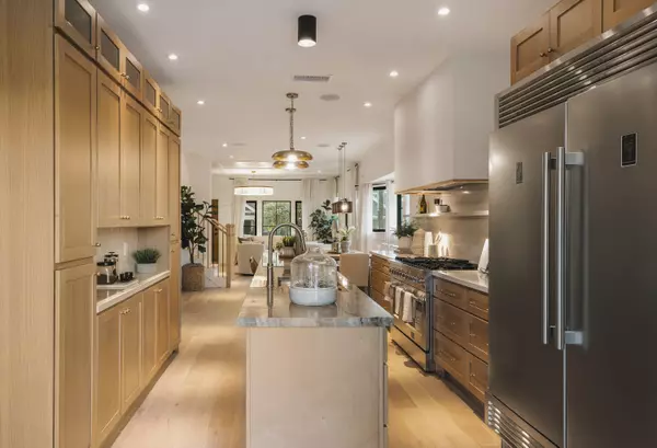 Los Angeles, CA 90027-4211,4633 Russell Ave