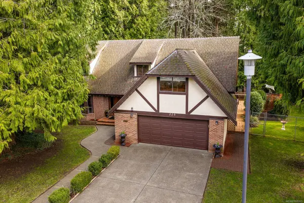 220 Marida Pl, Comox, BC V9M 2P7