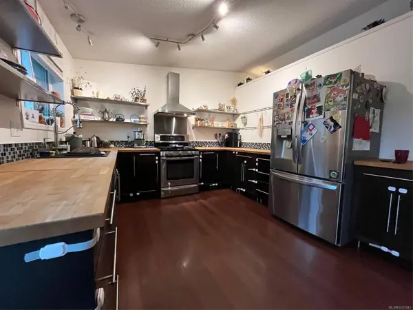 1646 Maquinna Ave, Comox, BC V9M 3L7