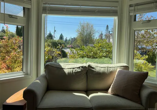 1646 Maquinna Ave, Comox, BC V9M 3L7