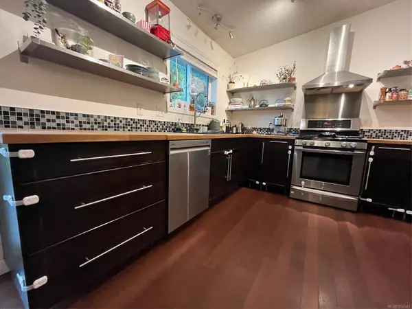 1646 Maquinna Ave, Comox, BC V9M 3L7