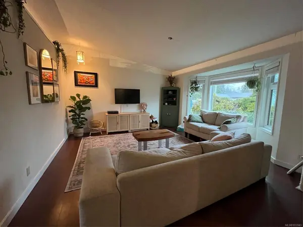 1646 Maquinna Ave, Comox, BC V9M 3L7