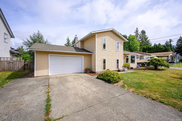 1646 Maquinna Ave, Comox, BC V9M 3L7