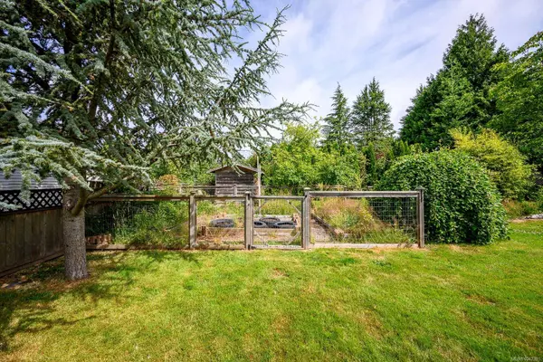 1646 Maquinna Ave, Comox, BC V9M 3L7