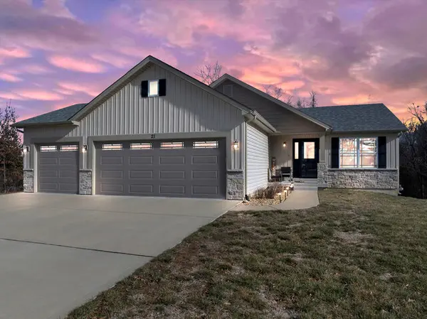 21 Knollwood Ct, St Charles, MO 63304-7297