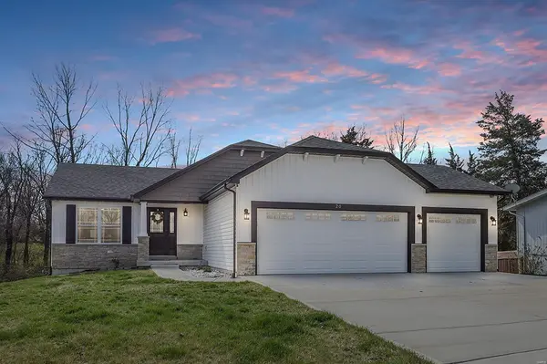 20 Knollwood Ct, St Charles, MO 63304-7297