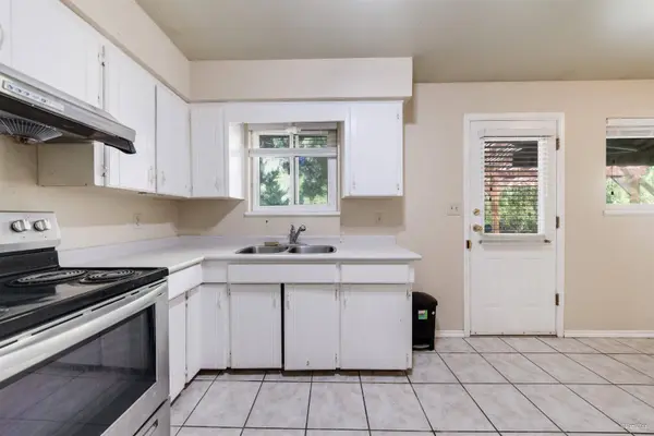 9689 131 ST, Surrey, BC V3T 3P4