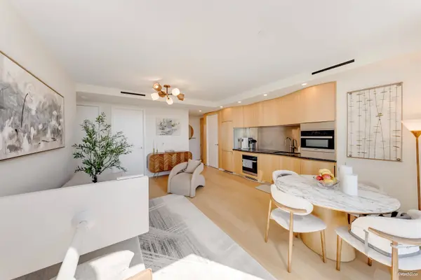 1568 Alberni ST #1605, Vancouver, BC V6G 0E3