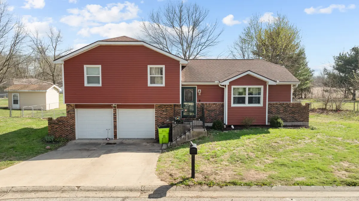 2807 Quail Run Dr, Sedalia, MO 65301-9048