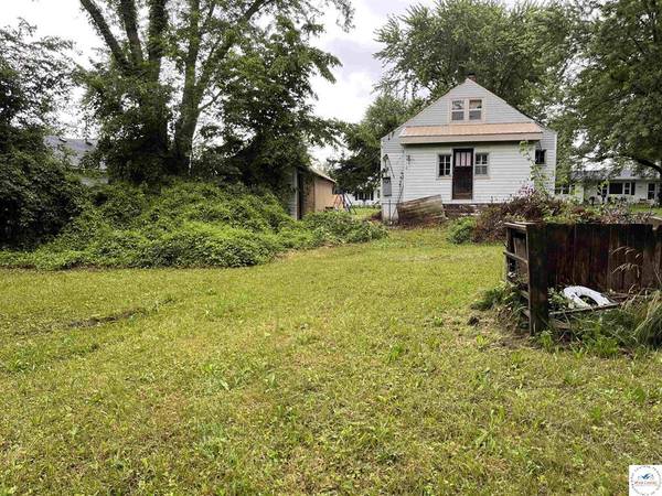 422 Miller Ave, Tipton, MO 65081-8344