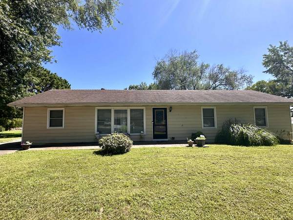 130 Center St, Tipton, MO 65081-8400