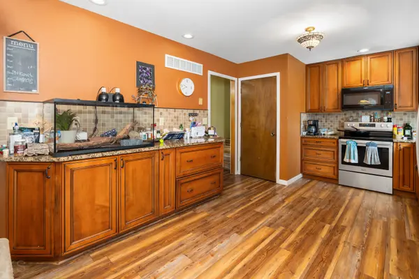 2807 Quail Run Dr, Sedalia, MO 65301-9048