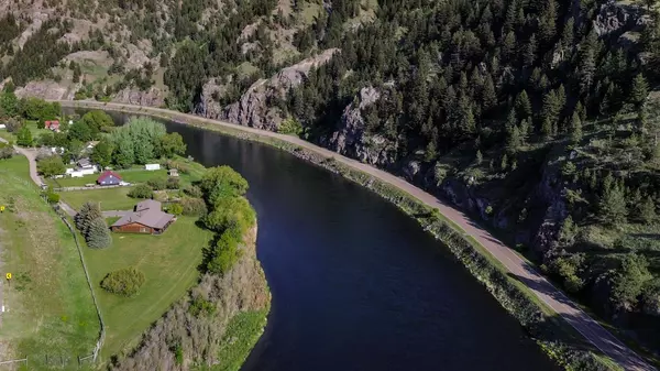 68 River DR, Cascade, MT 59421