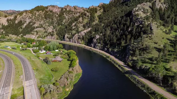 68 River DR, Cascade, MT 59421