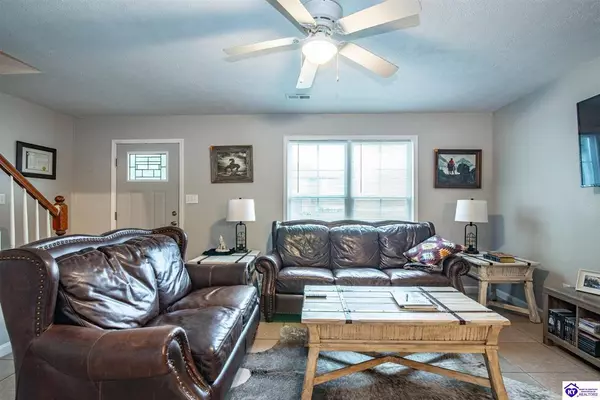 1388 Kingswood Way, Radcliff, KY 40160