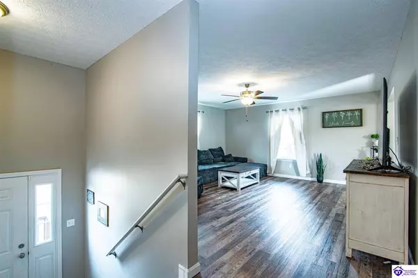 90 Charlie Pile Road, Guston, KY 40142