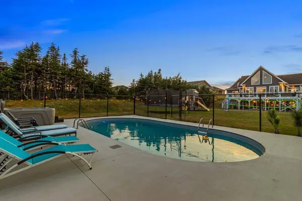 28 Flora Drive, Torbay, NL A1K 1M5