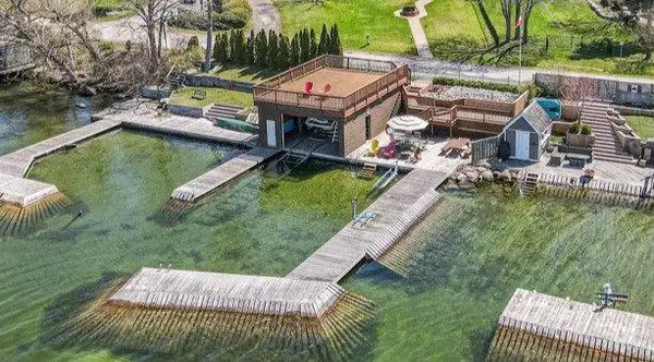 229 Lake DR N, Georgina, ON L4P 3C8