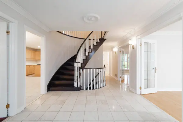 35 Dennis DR, King, ON L7B 1C8