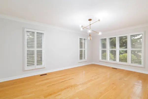 35 Dennis DR, King, ON L7B 1C8