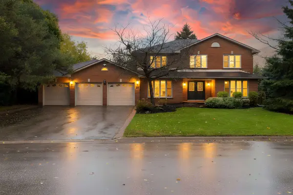 35 Dennis DR, King, ON L7B 1C8