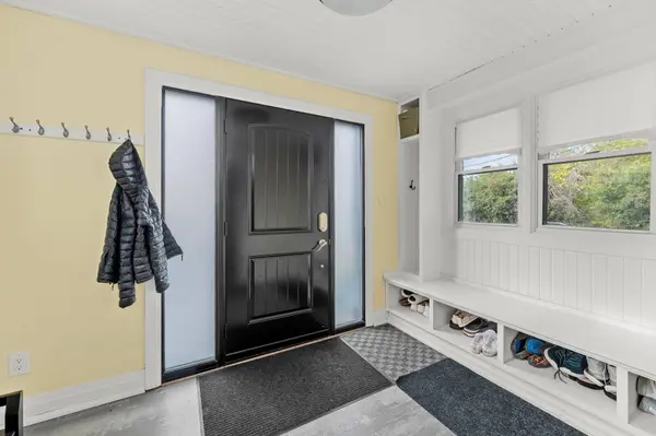 1109 Ravenshoe RD, East Gwillimbury, ON L9P 1R2
