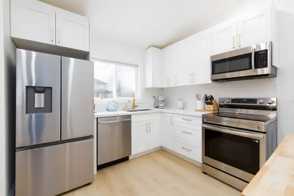 808 Montsell AVE, Georgina, ON L0E 1S0