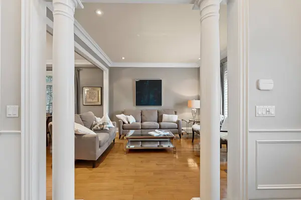 112 Tyler ST, Aurora, ON L4G 2N3