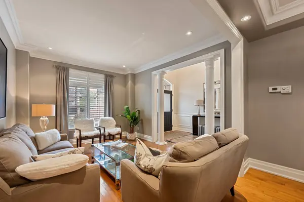 112 Tyler ST, Aurora, ON L4G 2N3