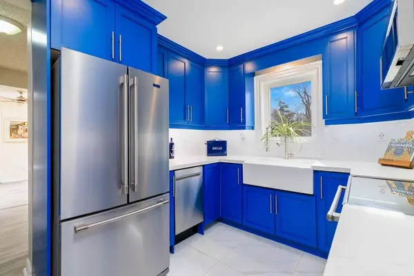 11 Hardwood DR, Georgina, ON L0E 1L0