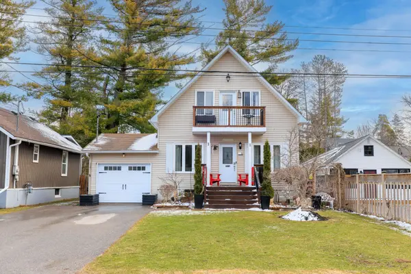 11 Hardwood DR, Georgina, ON L0E 1L0