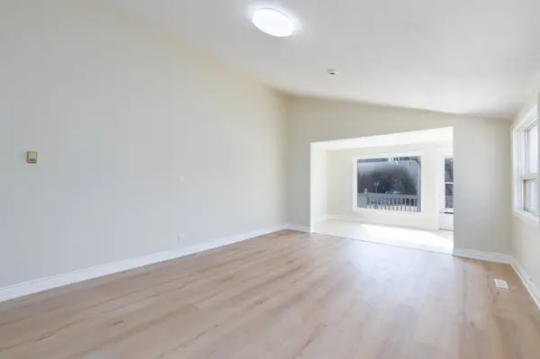 21 Hadden RD, Georgina, ON L0E 1R0