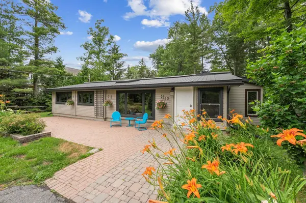 10 Maplewood LN, Georgina, ON L0E 1R0