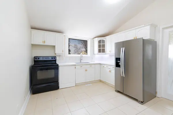 21 Hadden RD, Georgina, ON L0E 1R0