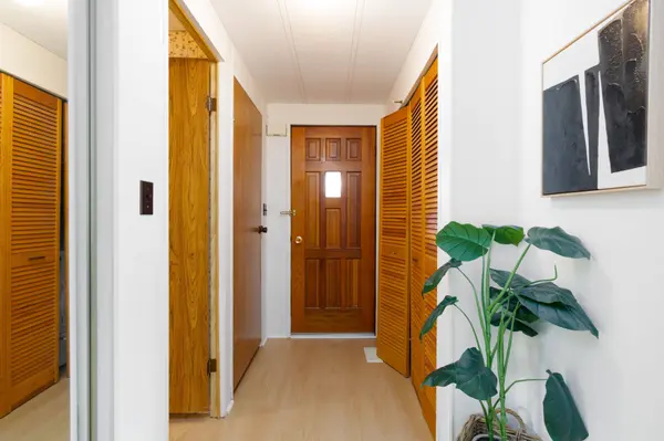 11 Geneva CT, Georgina, ON L0E 1R0