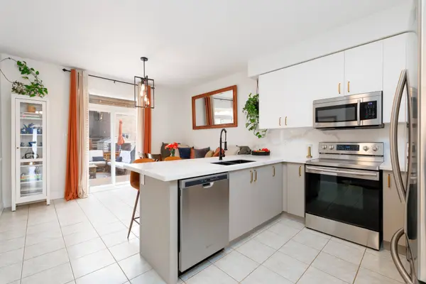 16 Bardawill AVE, Georgina, ON L4P 0E7