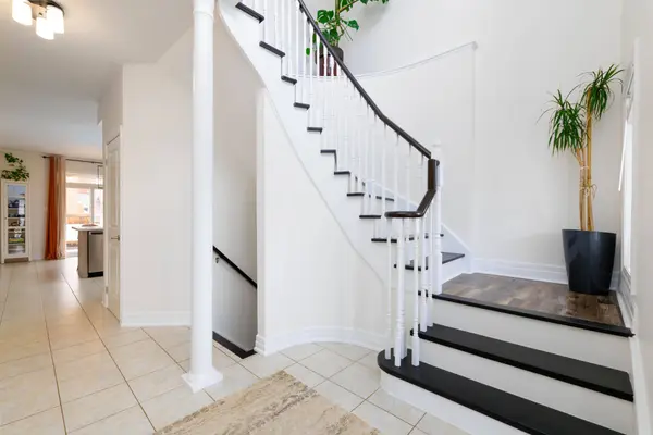 16 Bardawill AVE, Georgina, ON L4P 0E7