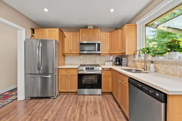 31 Patrick DR, Aurora, ON L4G 2A6